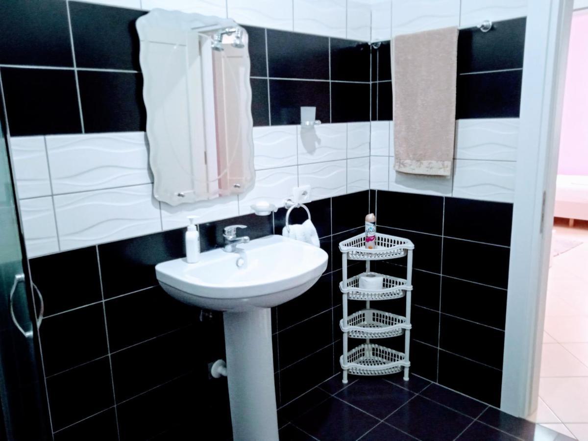 Artist S Apartment Vlore Luaran gambar